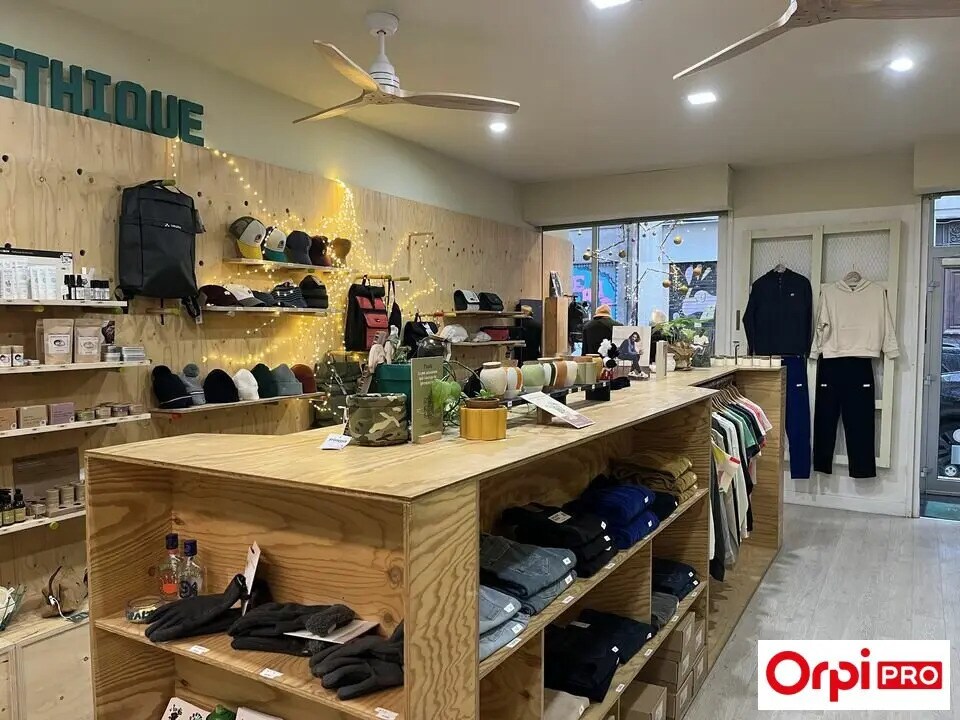 Retail in Lyon for lease Interior Photo- Image 1 of 8