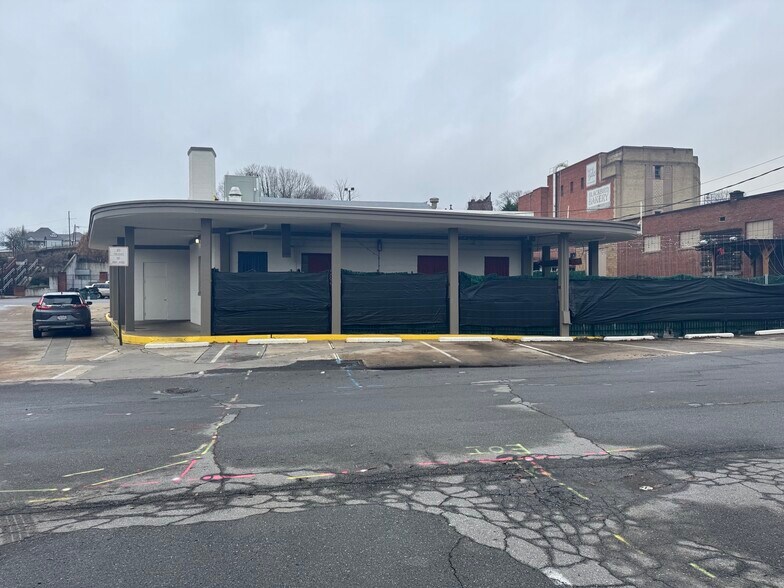 171 Piedmont Ave, Bristol, VA à louer - Photo du bâtiment - Image 2 de 6