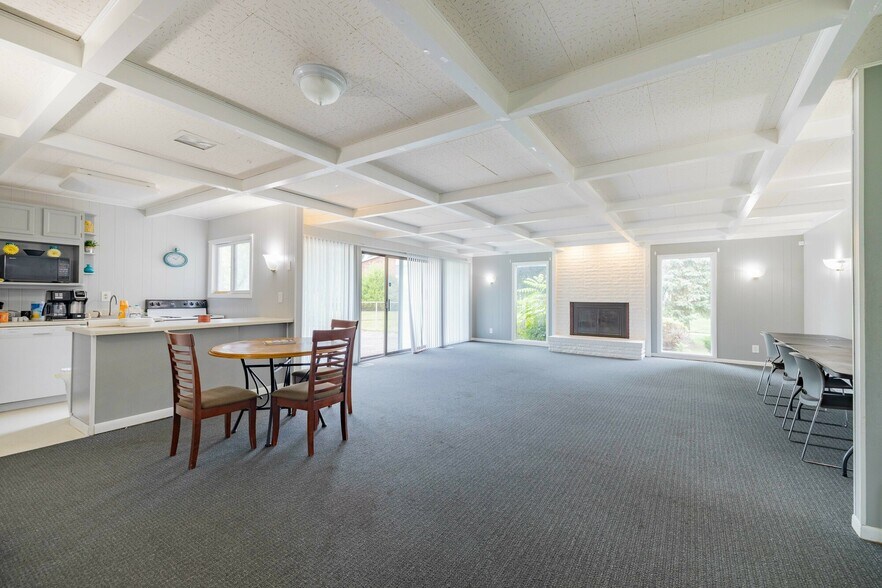 3651 Balfour Ct, Flint, MI à vendre - Photo du bâtiment - Image 2 de 49