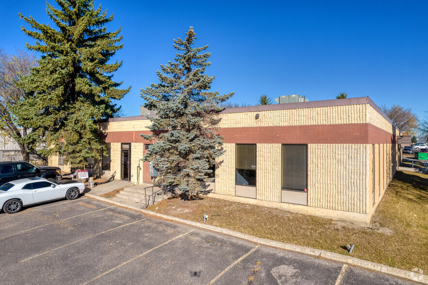 4303 11th St SE, Calgary, AB à vendre - Photo du bâtiment - Image 1 de 6