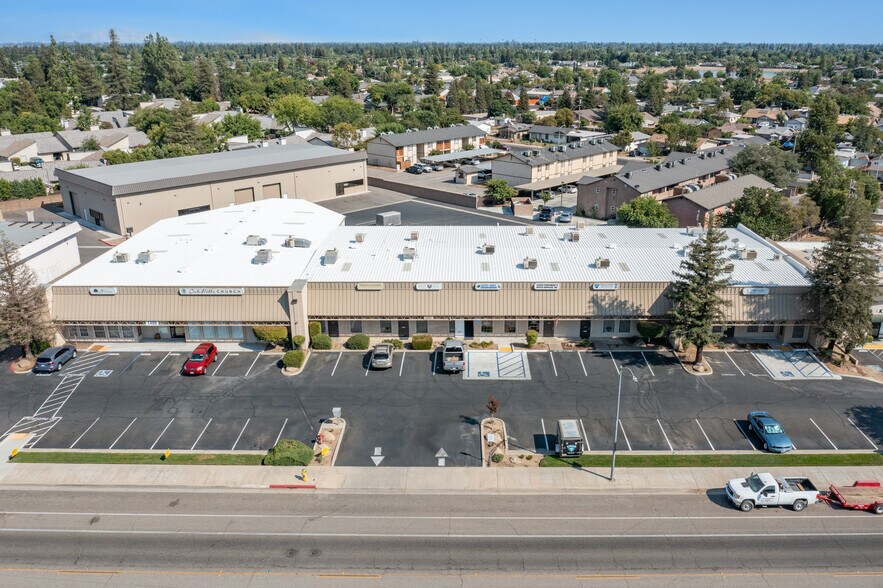 1486 Tollhouse Rd, Clovis, CA à louer - Photo du bâtiment - Image 2 de 14