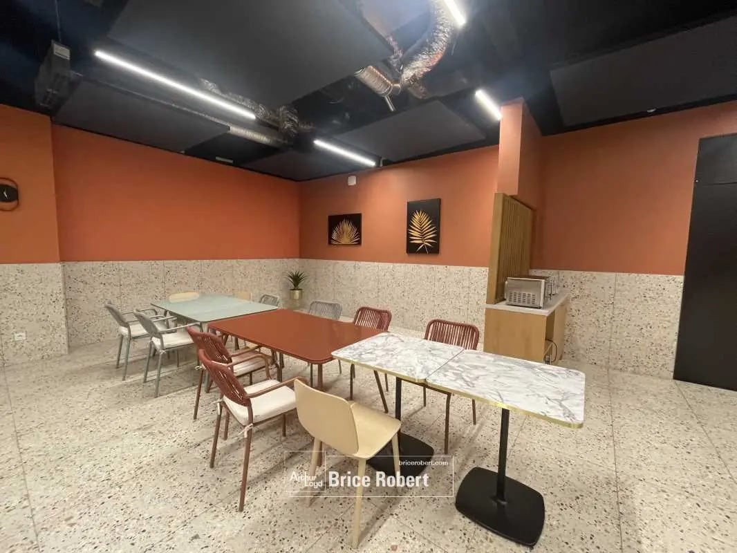 Bureau dans Villeurbanne à louer Photo du bâtiment- Image 1 de 9