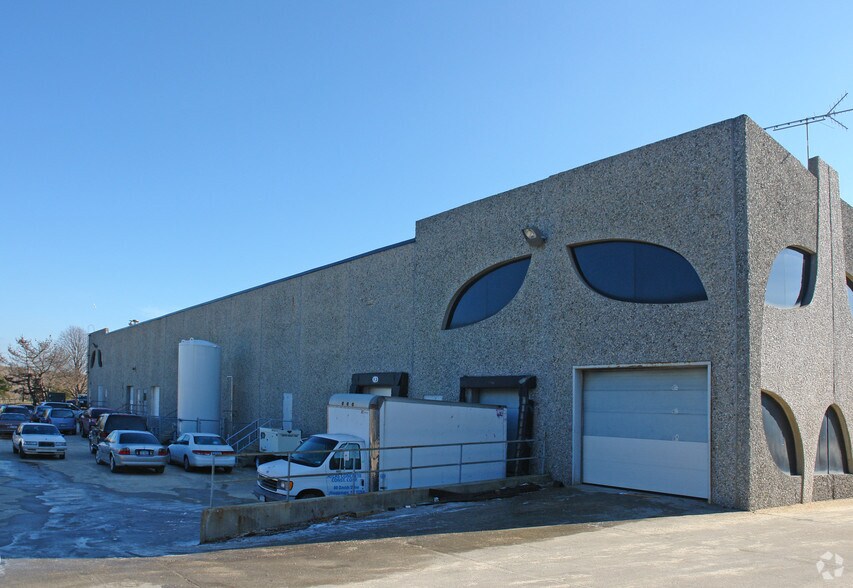80 Davids Dr, Hauppauge, NY à louer - Photo du bâtiment - Image 3 de 5