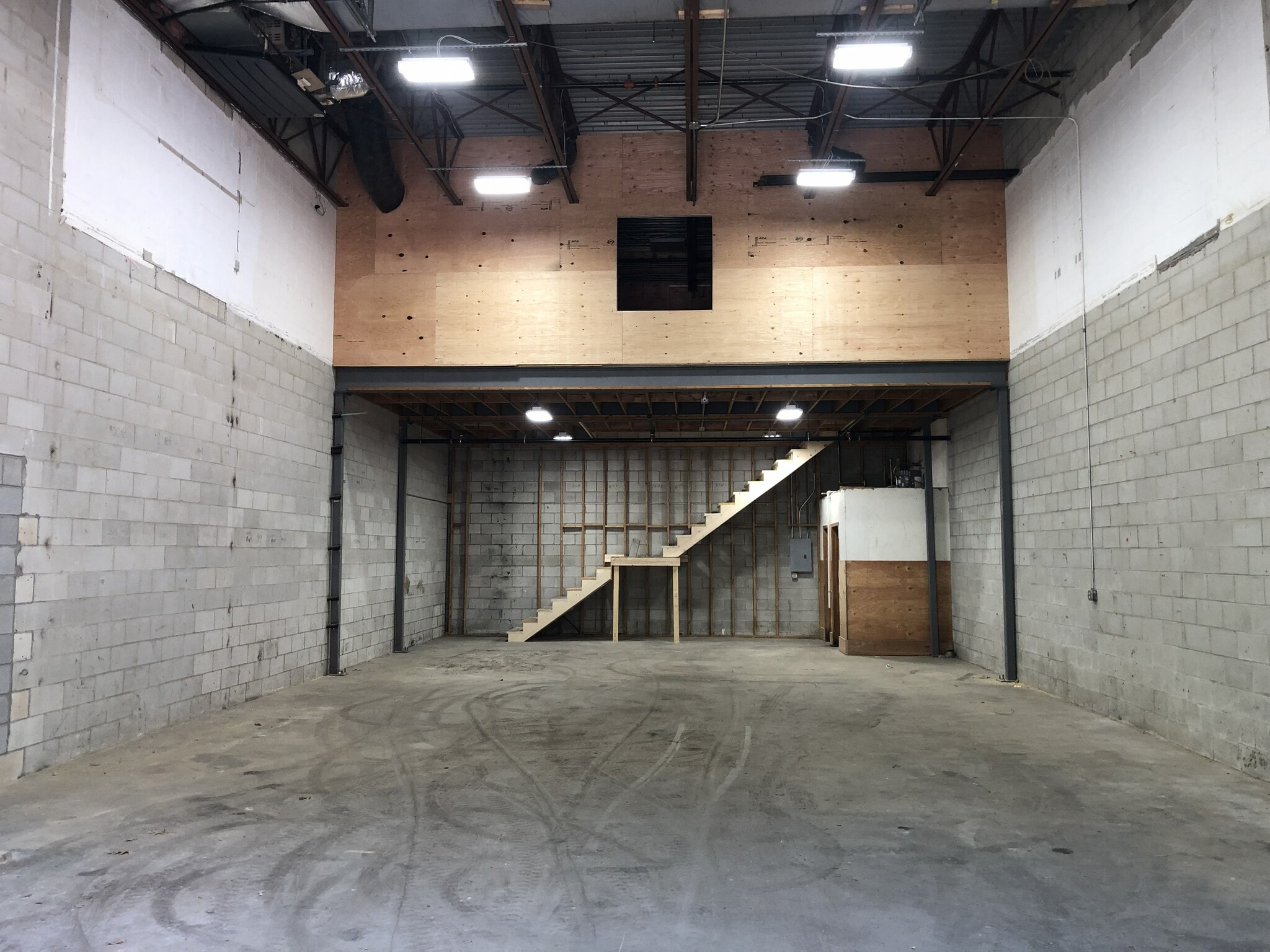 662 Clark Rd, Tewksbury, MA for lease Interior Photo- Image 1 of 9