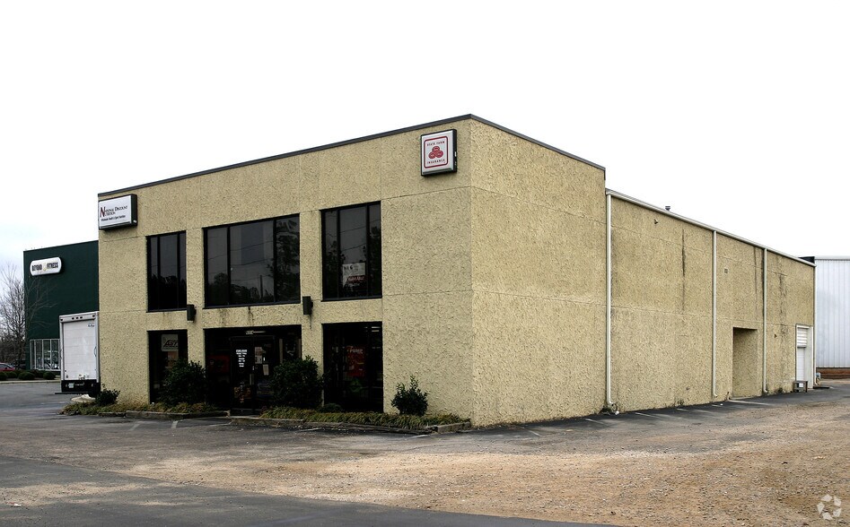 6014 Duraleigh Rd, Raleigh, NC à louer - Photo du bâtiment - Image 2 de 4