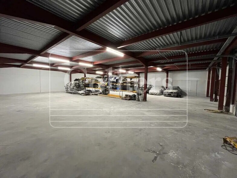 Office in Marseille for lease - Building Photo - Image 3 of 12