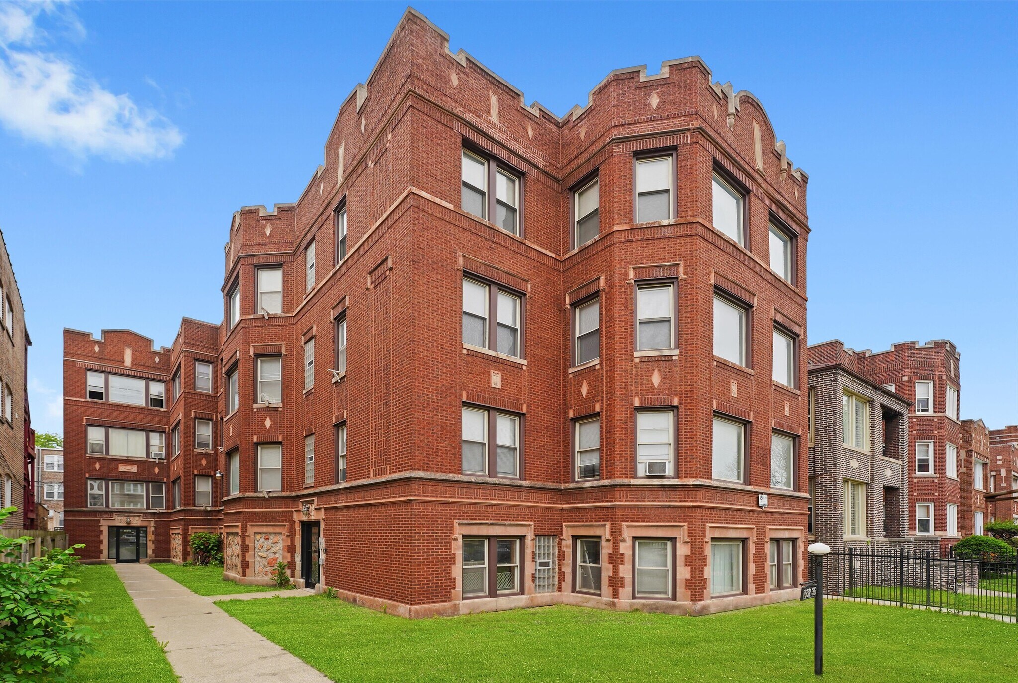 7932 S Saint Lawrence Ave, Chicago, IL à vendre Photo du bâtiment- Image 1 de 9