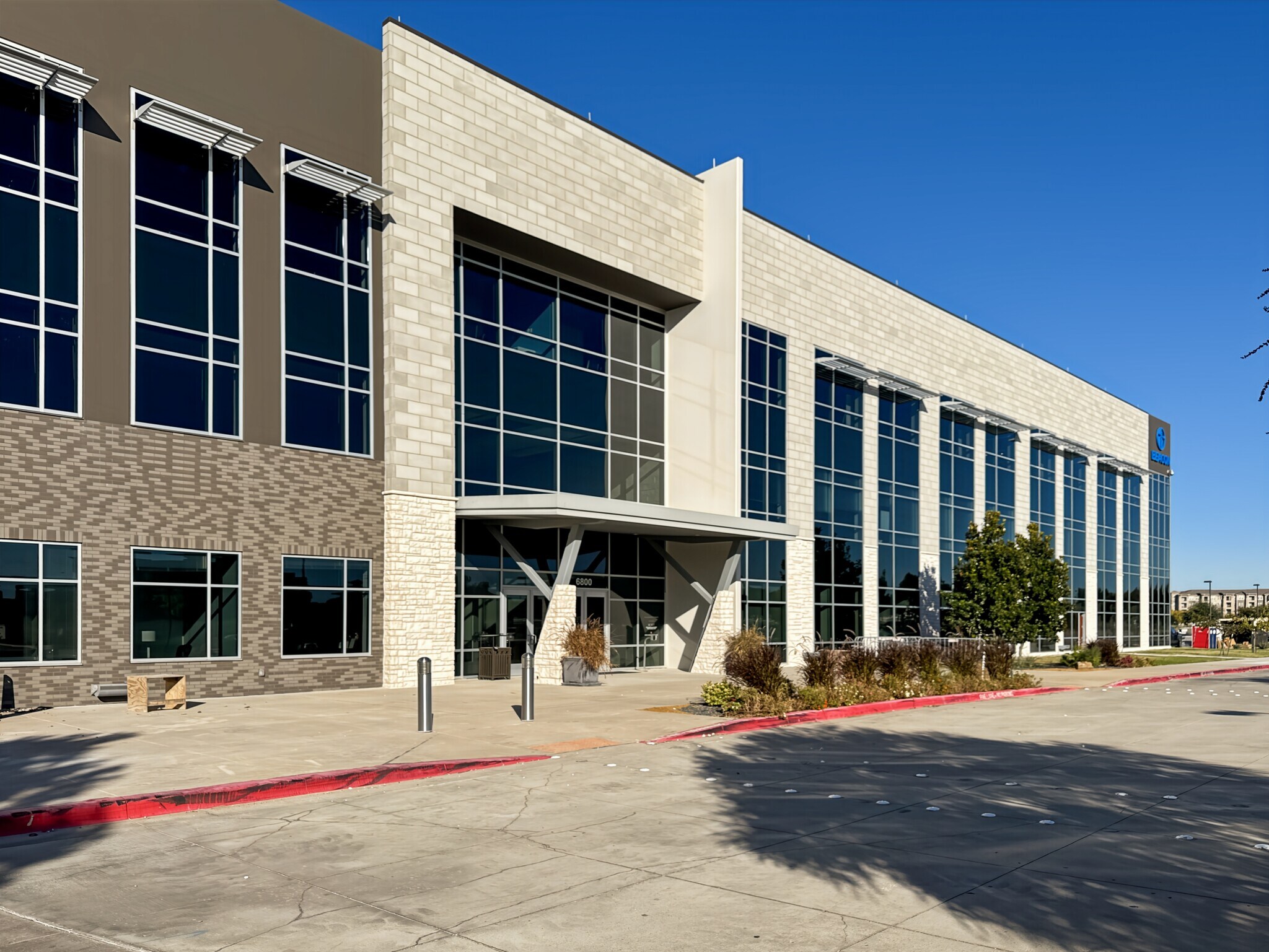 6800 Weiskopf Ave, McKinney, TX à louer Photo du bâtiment- Image 1 de 29