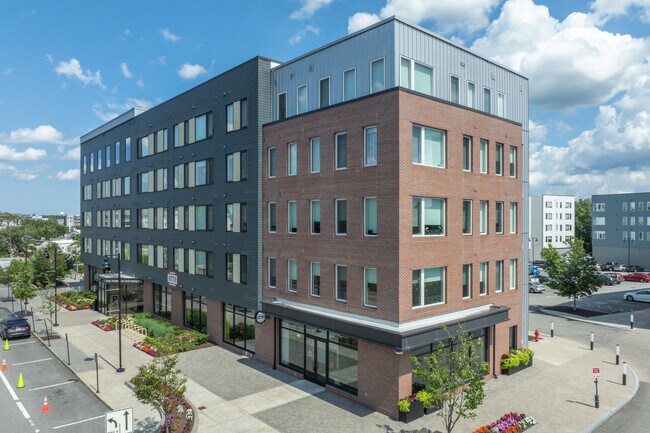 Plus de détails pour 39 Trotter Rd, Weymouth, MA - Commerce de détail à louer