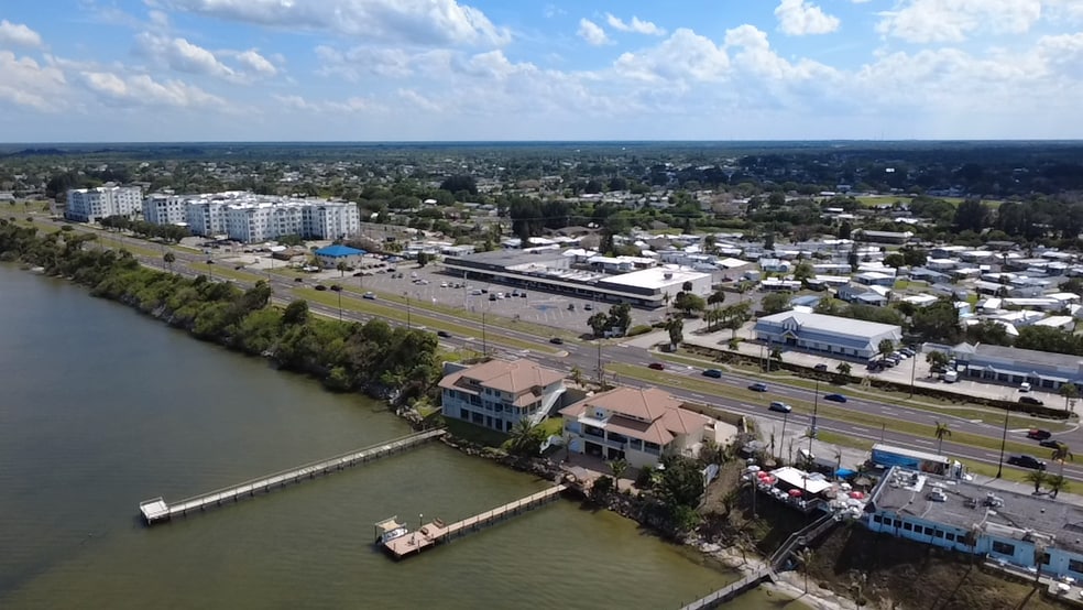 4500 NE Dixie Hwy, Palm Bay, FL à louer - Photo du bâtiment - Image 3 de 4