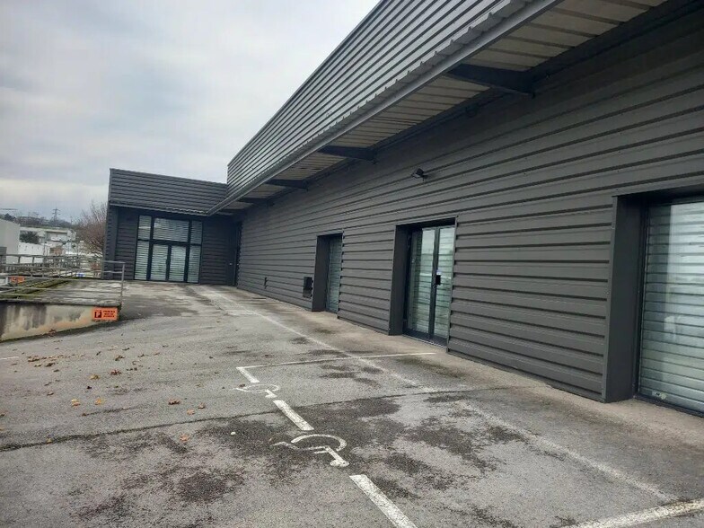 Flex in Besançon for sale - Building Photo - Image 2 of 12