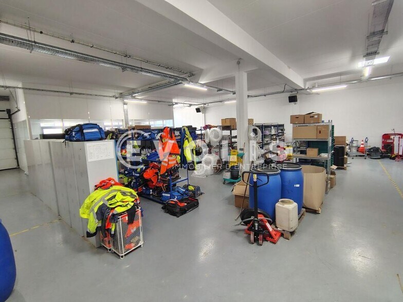 Flex in Fontenay Sous Bois for lease - Interior Photo - Image 3 of 9