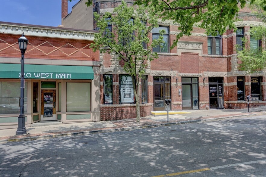 218 W Main St, Urbana, IL for sale - Building Photo - Image 1 of 100