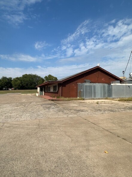 3121 E Frank Phillips Blvd, Bartlesville, OK à vendre - Photo du bâtiment - Image 3 de 6