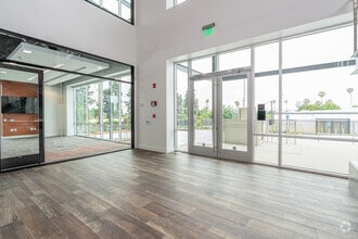 12772 San Fernando Rd, Sylmar, CA à vendre Photo du bâtiment- Image 2 de 17