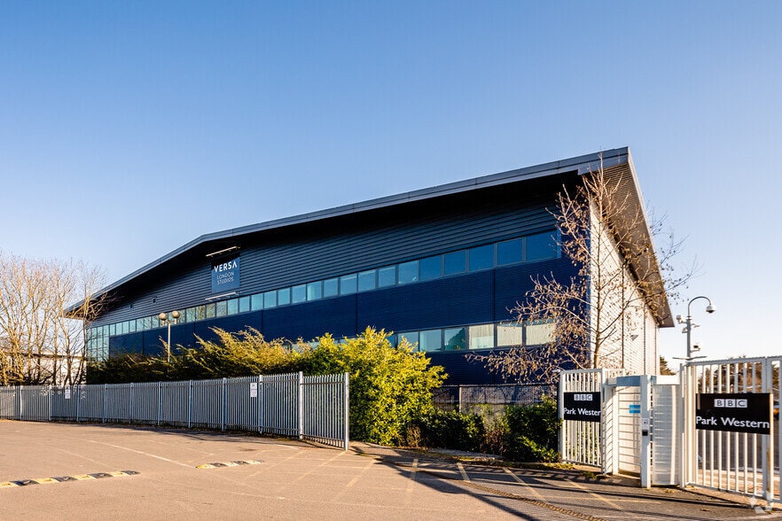 Kendal Av, London for lease - Building Photo - Image 2 of 5