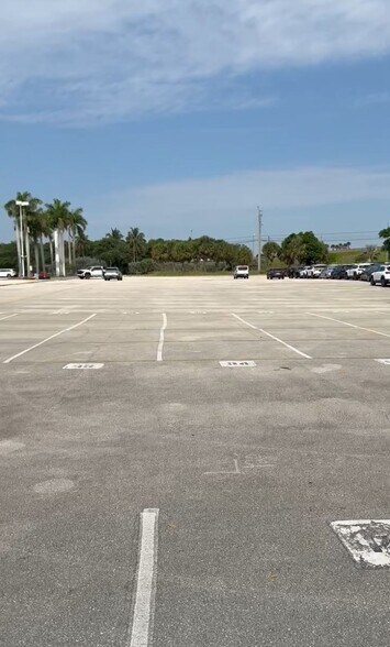 2150 NE 7th Ave, Dania, FL à louer - Photo du bâtiment - Image 2 de 6