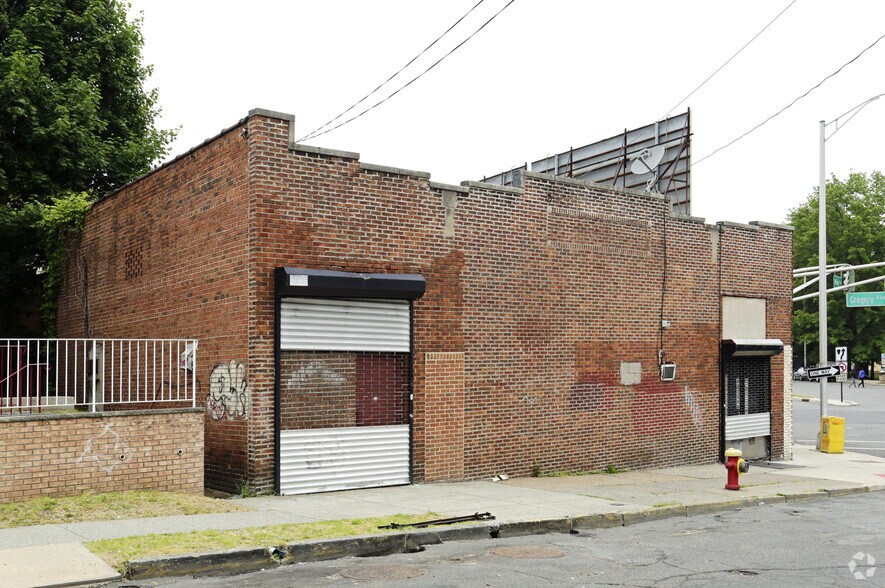 75-77 Gregory Ave, Passaic, NJ à louer - Photo du bâtiment - Image 2 de 2