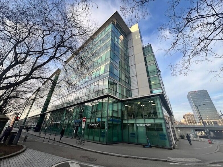 Bureau dans Lyon à louer - Photo du bâtiment - Image 1 de 17
