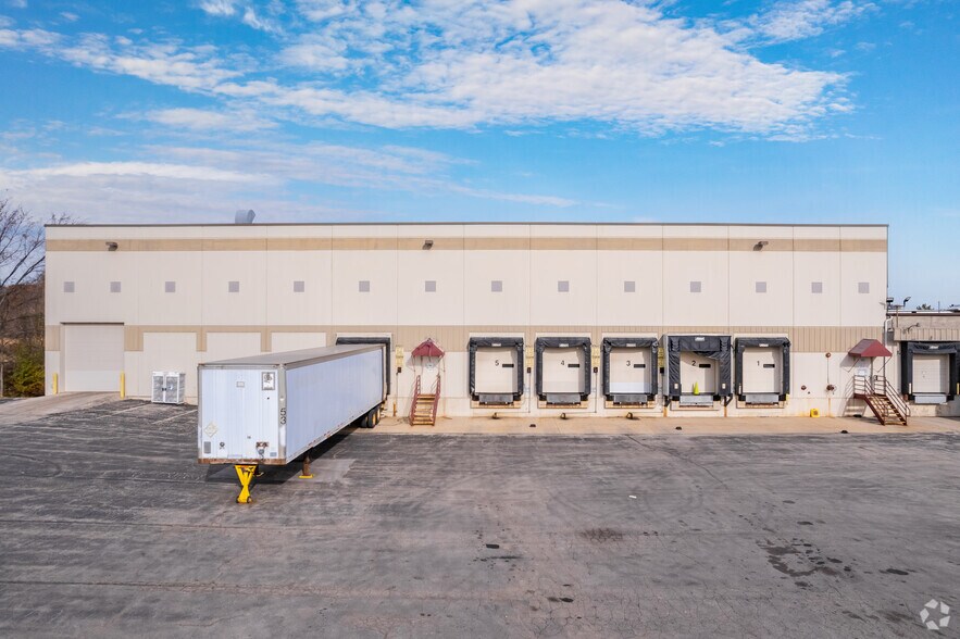 W194N11381 McCormick Dr, Germantown, WI à louer - Photo du bâtiment - Image 3 de 13