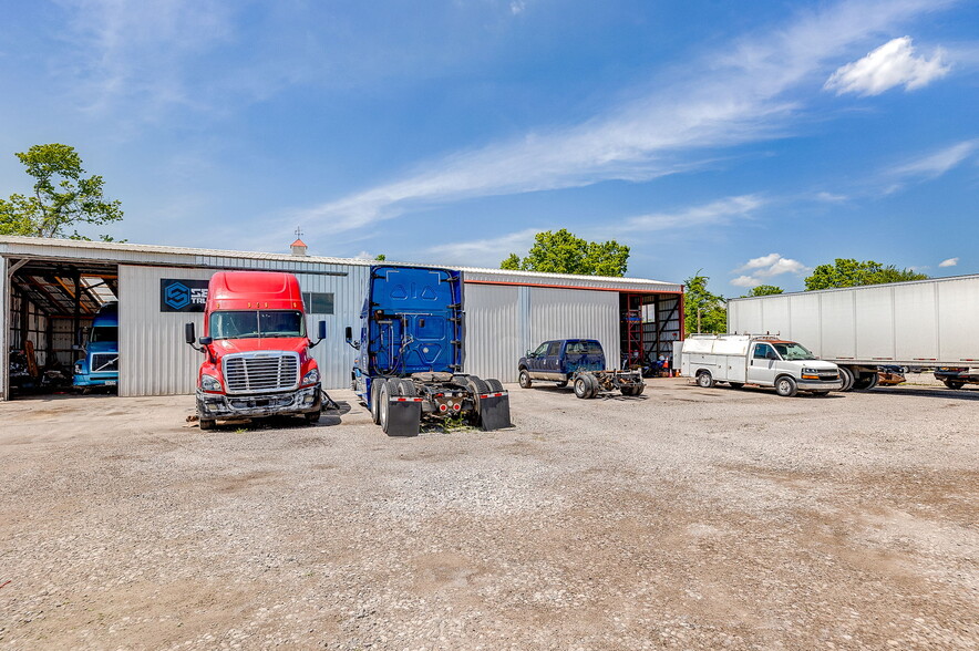 440 W Pontoon Rd, Granite City, IL for sale - Building Photo - Image 3 of 37