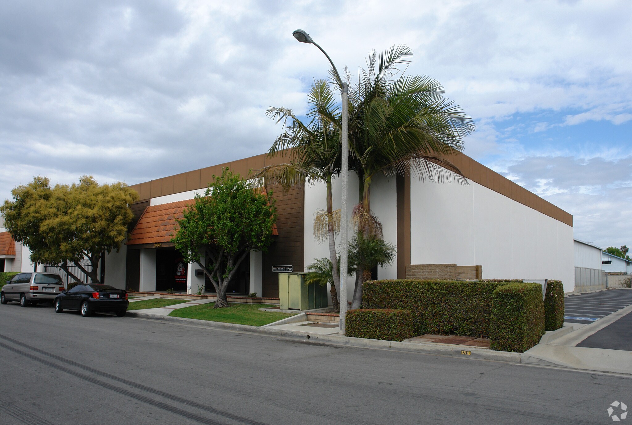 18342-18352 Enterprise Ln, Huntington Beach, CA à louer Photo du bâtiment- Image 1 de 5