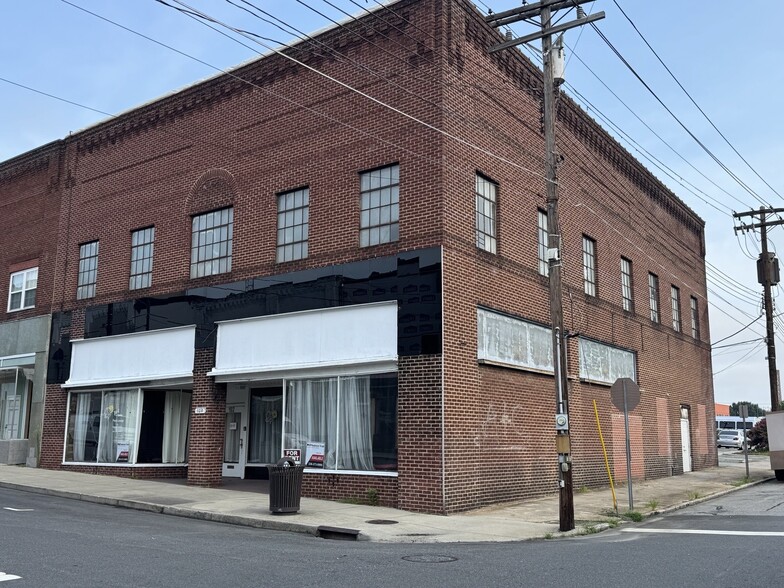 100-102 Gilmer St, Reidsville, NC for sale - Building Photo - Image 2 of 10