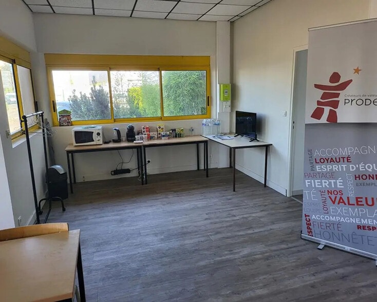 Office in Saint-Mars-la-Brière for lease - Interior Photo - Image 2 of 5