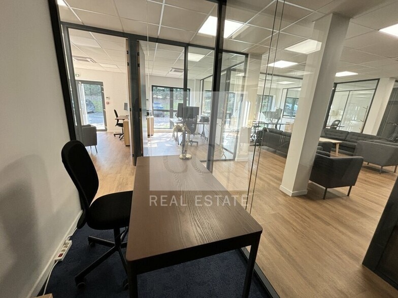 Office in Rillieux-la-Pape for lease - Interior Photo - Image 3 of 11