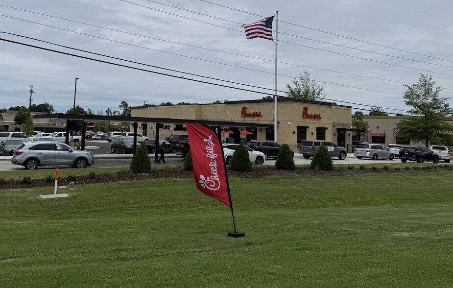 2520 Lakeland Dr, Flowood, MS à vendre - Photo du bâtiment - Image 3 de 16