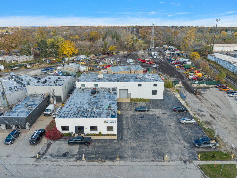 6833 Auburn Rd, Utica, MI for sale - Building Photo - Image 1 of 1