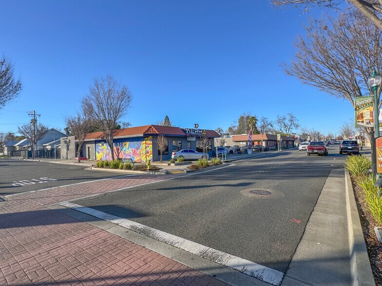 Riverside Ave & 3rd St portfolio of 2 properties for sale on LoopNet.ca - Building Photo - Image 3 of 7