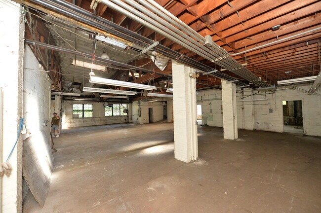 Plus de détails pour 45 S Broad St, Ridgewood, NJ - Commerce de détail à louer