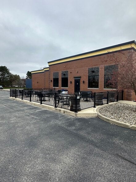 4340 Main St, Mishawaka, IN à vendre - Photo du bâtiment - Image 3 de 11