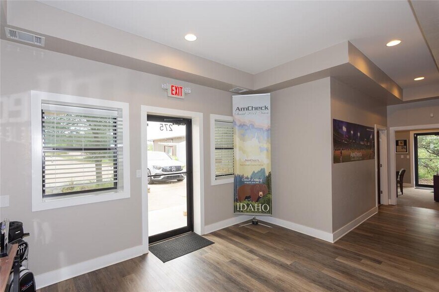 275 Frog Pond Ln, Dripping Springs, TX à louer - Photo du bâtiment - Image 3 de 22