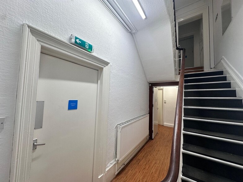 19 Richmond Ter, Blackburn for lease - Interior Photo - Image 3 of 7