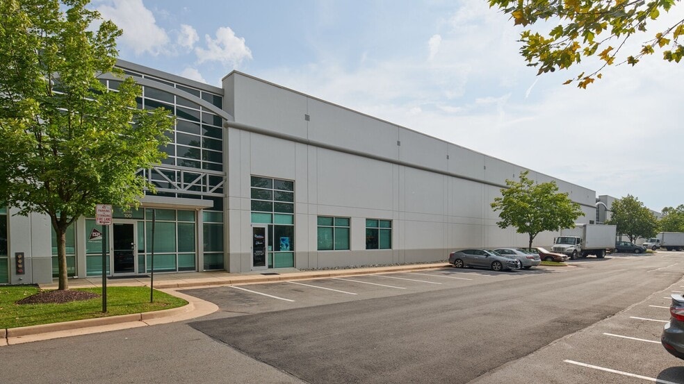 45065 Old Ox Rd, Dulles Town Center, VA for lease - Building Photo - Image 2 of 6