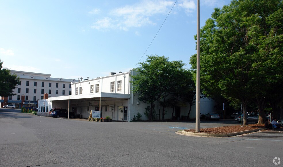 112-116 W Broad St, Falls Church, VA à louer - Photo du bâtiment - Image 3 de 3