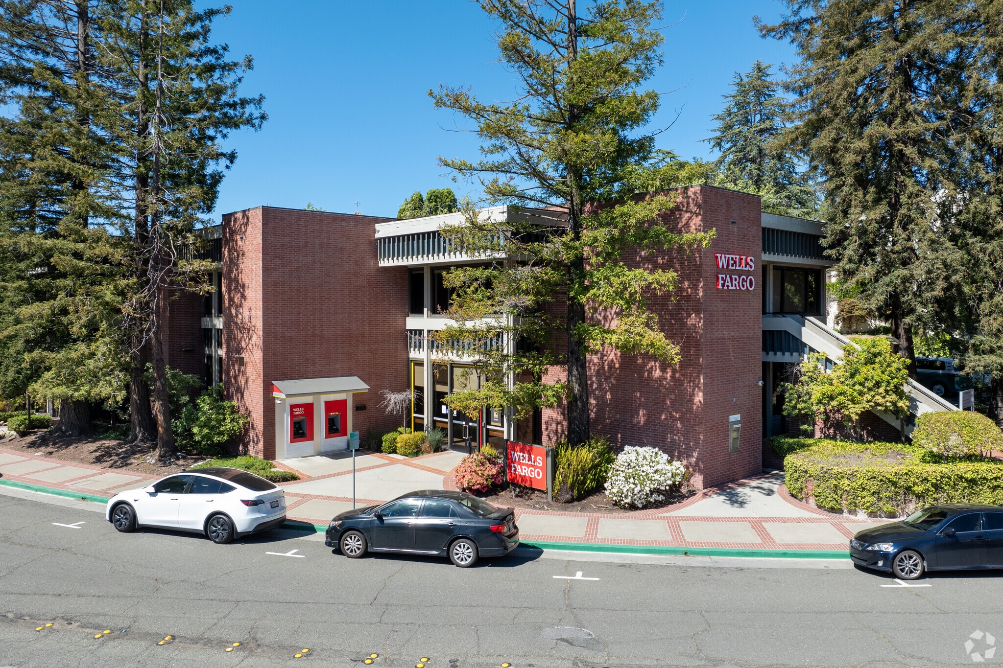 360-370 Highland Ave, Oakland, CA for lease Primary Photo- Image 1 of 4