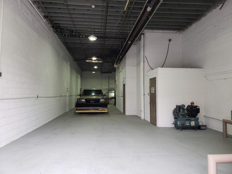 1219 37th Ave, Long Island City, NY for lease - Interior Photo - Image 2 of 13