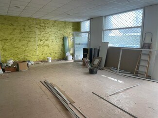 Plus de détails pour Multi-résidentiel à vendre