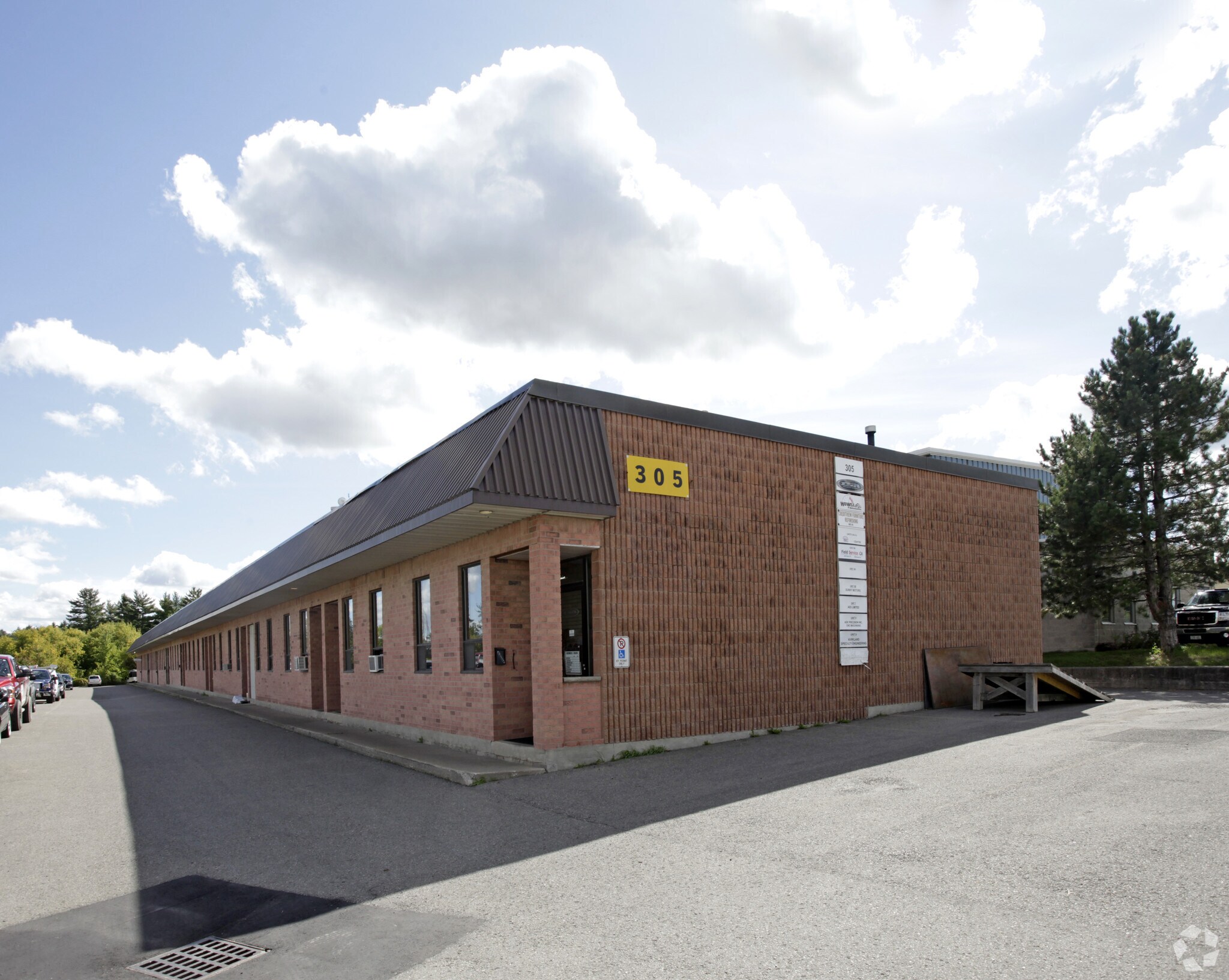 305 Armstrong Ave, Halton Hills, ON for sale Primary Photo- Image 1 of 1