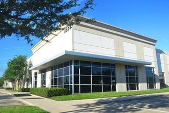 5353 W Sam Houston Pky N, Houston, TX à louer Photo du bâtiment- Image 1 de 1