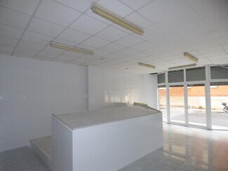 Plus de détails pour Multi-résidentiel à vendre