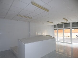 Plus de détails pour Multi-résidentiel à vendre