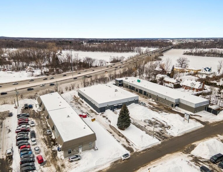 53-55 Rue De La Pointe-Langlois, Laval, QC for lease - Primary Photo - Image 1 of 2