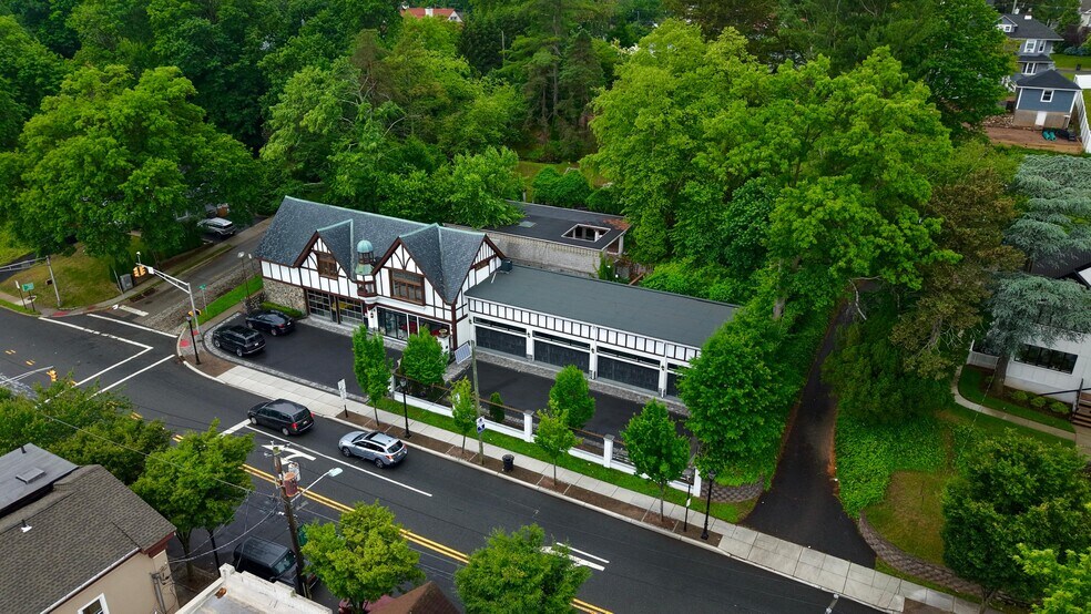 821 Kinderkamack Rd, River Edge, NJ for lease - Building Photo - Image 1 of 12