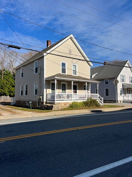 17 Roosevelt Ave, Mystic, CT à vendre - Photo du bâtiment - Image 2 de 9