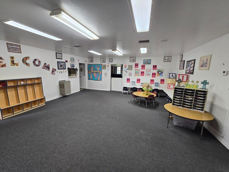 8810 W Norfolk St, Tampa, FL for sale - Building Photo - Image 3 of 26