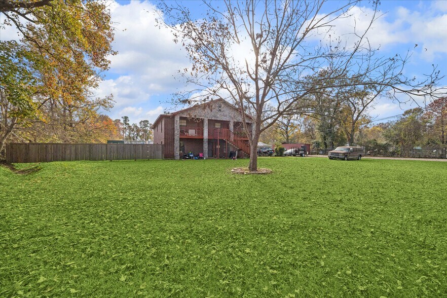 9114 1/2 N Green River Dr, Houston, TX à vendre - Photo du bâtiment - Image 2 de 10